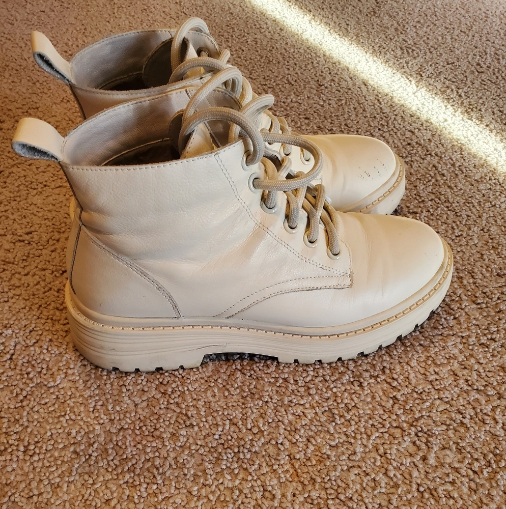 Combat Boots with High-Top Design Rugged Sole and Tan Laces - Picture 8 of 11